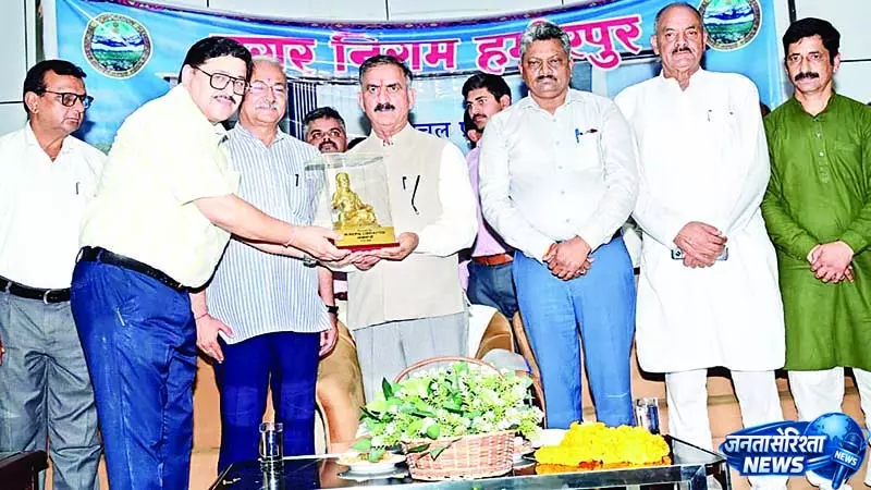 देशभक्ति के रंग में रंगा सुजानपुर देशभक्ति के रंग में रंगा सुजानपुर