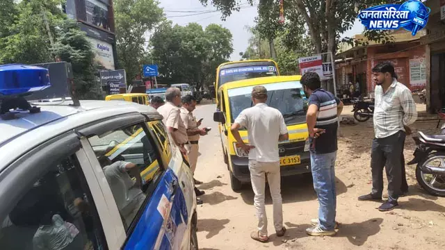 अटेली में स्कूल बसों की जांच, ट्रैफिक पुलिस ने सुरक्षा नियमों पर कसा शिकंजा अटेली में स्कूल बसों की जांच, ट्रैफिक पुलिस ने सुरक्षा नियमों पर कसा शिकंजा