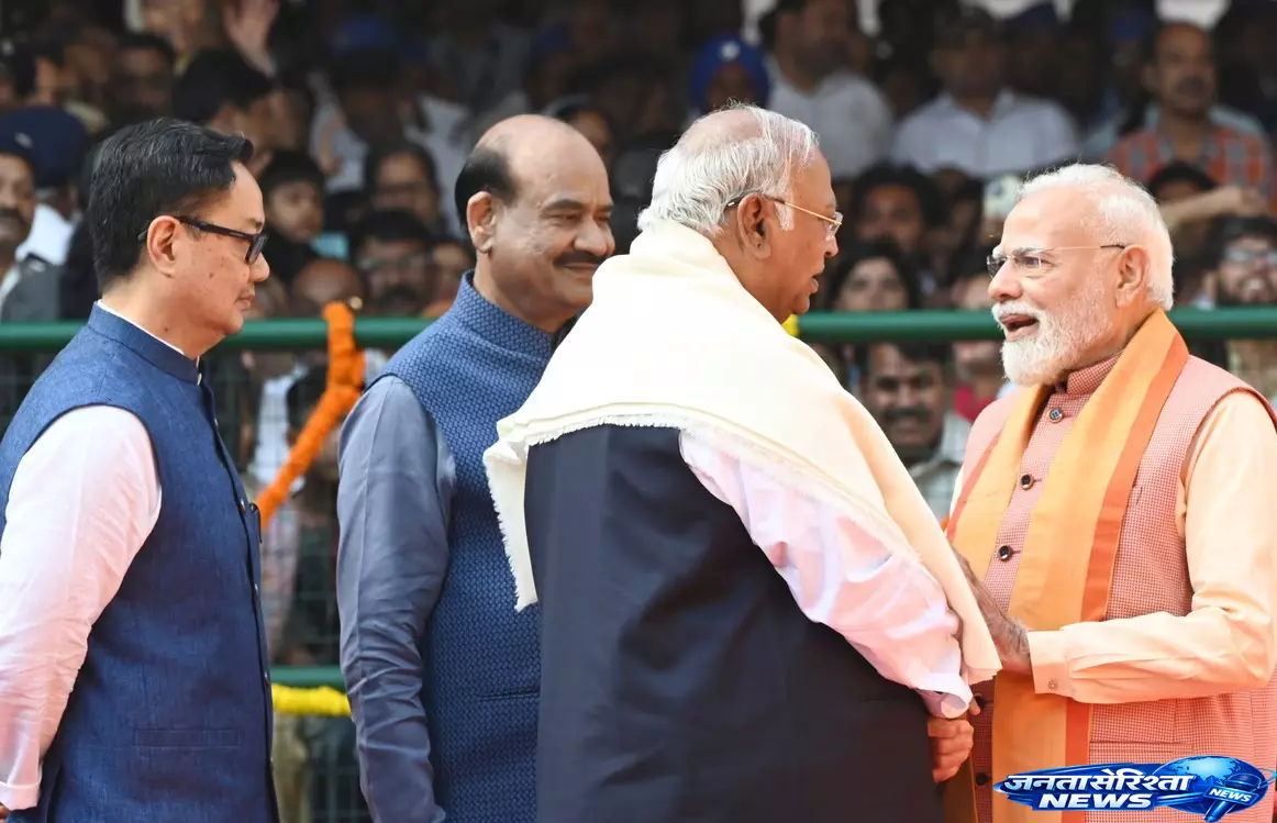 womens आरक्षण-परिसीमन मुद्दे पर घमासान, खरगे ने प्रधानमंत्री को लिखा पत्र womens आरक्षण-परिसीमन मुद्दे पर घमासान, खरगे ने प्रधानमंत्री को लिखा पत्र