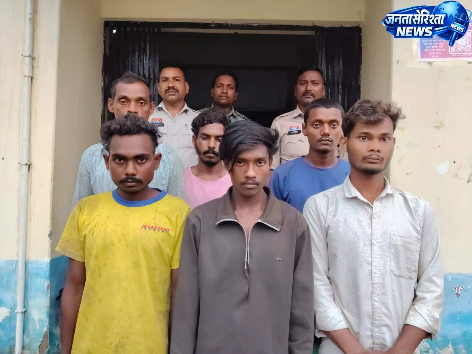 सरगुजा में चोरी के सामान के साथ 6 संदेही पकड़े गए, 50 लीटर डीजल और बैटरी बरामद सरगुजा में चोरी के सामान के साथ 6 संदेही पकड़े गए, 50 लीटर डीजल और बैटरी बरामद