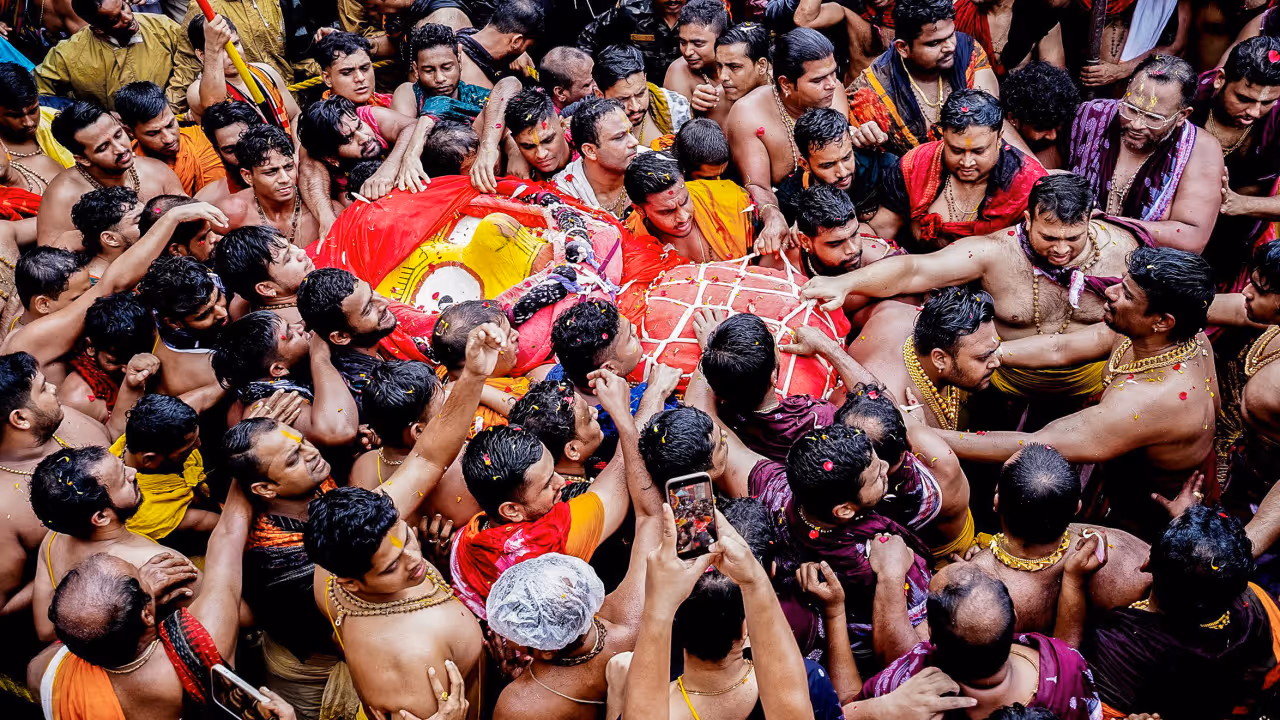 जगन्नाथ पुरी रथ यात्रा में बारिश पर आस्था की जीत जगन्नाथ पुरी रथ यात्रा में बारिश पर आस्था की जीत