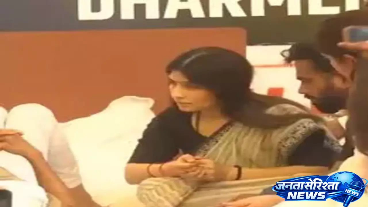 Wangchuk आंदोलन में डिंपल यादव की एंट्री, सपा नेताओं ने बढ़ाया समर्थन Wangchuk आंदोलन में डिंपल यादव की एंट्री, सपा नेताओं ने बढ़ाया समर्थन