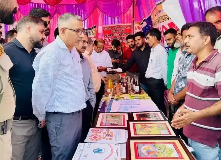 Kathua: जनसुनवाई में डीसी कठुआ ने अधिकारियों को दिए समाधान के निर्देश Kathua: जनसुनवाई में डीसी कठुआ ने अधिकारियों को दिए समाधान के निर्देश