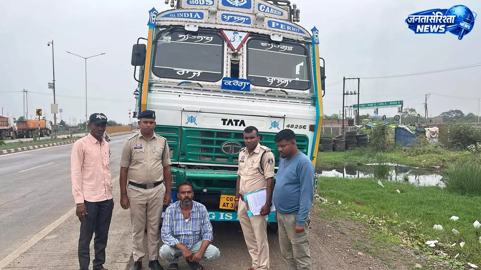 रायपुर में फर्जी नंबर प्लेट लगाकर स्पंज आयरन बेचने वाले दो ठग गिरफ्तार रायपुर में फर्जी नंबर प्लेट लगाकर स्पंज आयरन बेचने वाले दो ठग गिरफ्तार