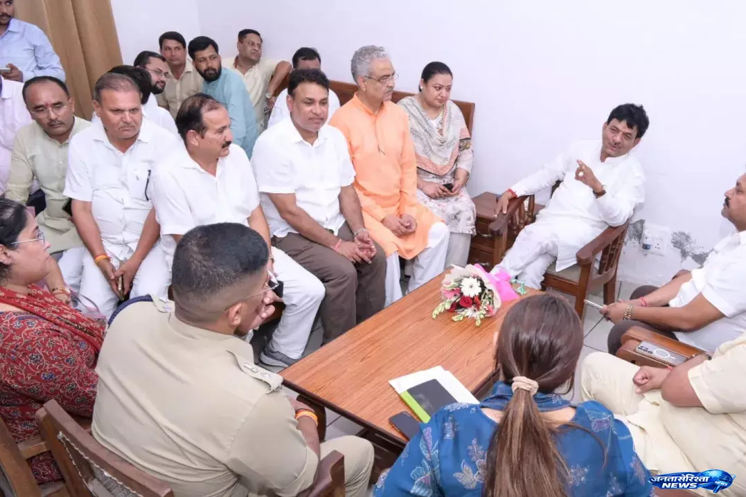 CM Yogis के आगमन की तैयारी तेज, कार्यक्रम स्थल पहुंचे प्रभारी मंत्री CM Yogis के आगमन की तैयारी तेज, कार्यक्रम स्थल पहुंचे प्रभारी मंत्री