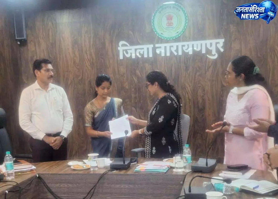 कलेक्टर ने अनुकंपा नियुक्ति पत्र सौंपकर आश्रित परिवार को दिया संबल कलेक्टर ने अनुकंपा नियुक्ति पत्र सौंपकर आश्रित परिवार को दिया संबल