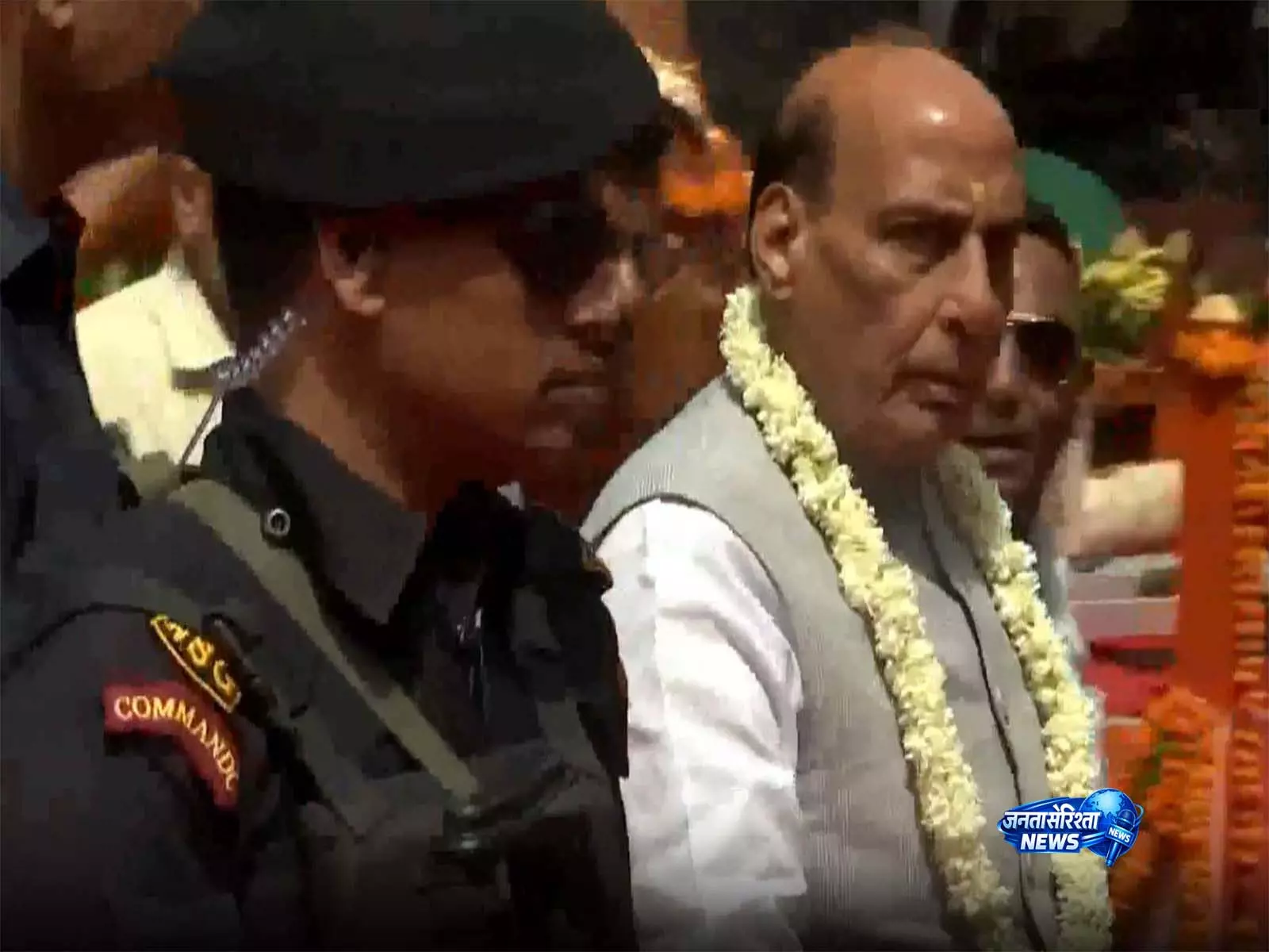 New Delhi: रक्षा मंत्री राजनाथ सिंह ने त्यागराज नगर में रथ यात्रा में हिस्सा लिया New Delhi: रक्षा मंत्री राजनाथ सिंह ने त्यागराज नगर में रथ यात्रा में हिस्सा लिया