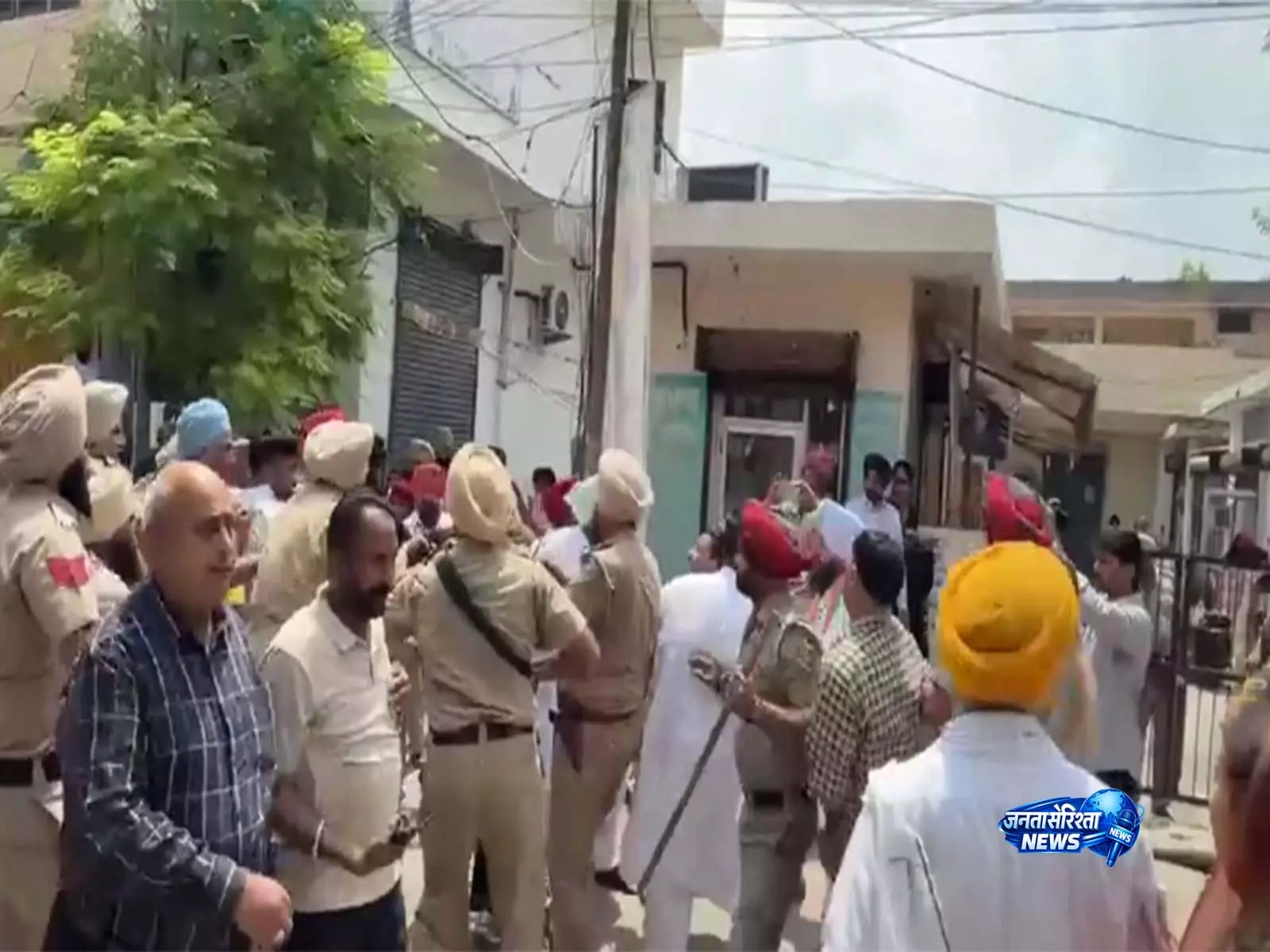 Punjab: कादियां नगर परिषद अध्यक्ष चुनाव में झड़प, विपक्ष के नेता बाजवा ने पुलिस पर लगाया पक्षपात का आरोप Punjab: कादियां नगर परिषद अध्यक्ष चुनाव में झड़प, विपक्ष के नेता बाजवा ने पुलिस पर लगाया पक्षपात का आरोप