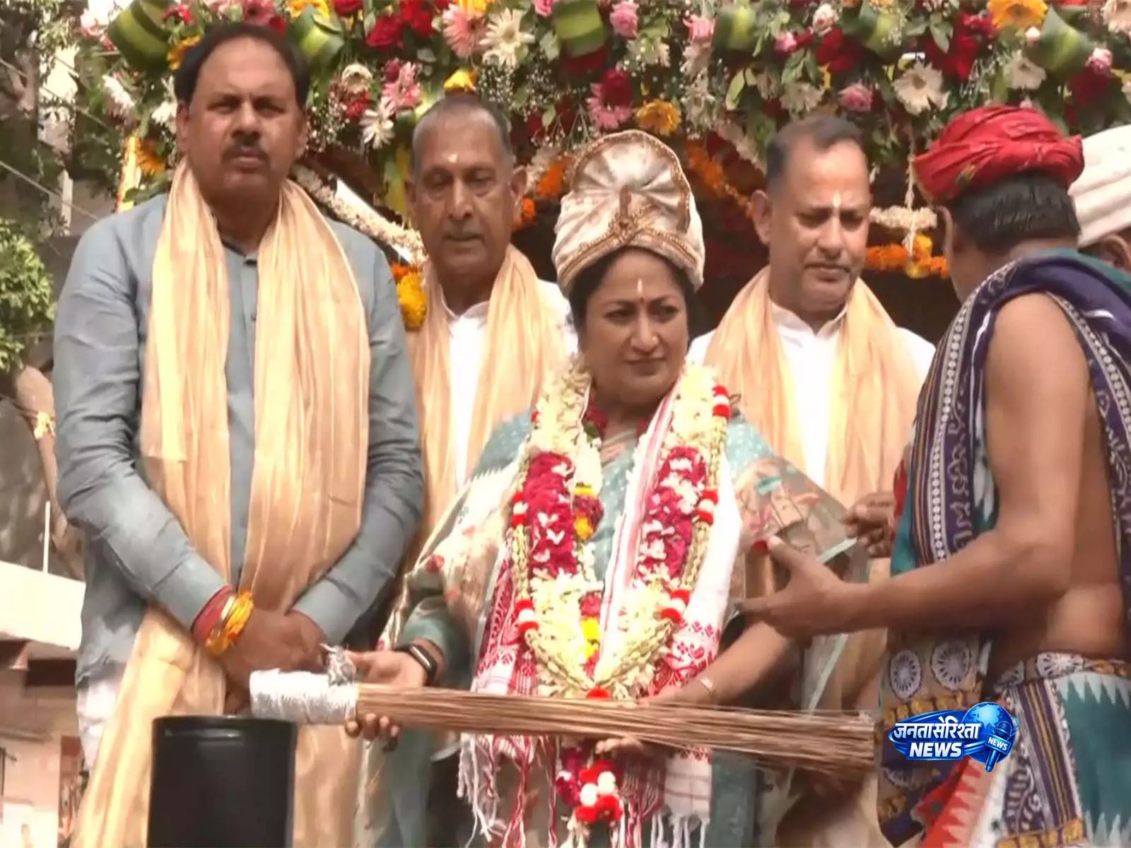 Lord Jagannath Rath Yatra: दिल्ली की सीएम रेखा गुप्ता बनीं मुख्य अतिथि, रोहिणी में उमड़ा भक्तों का जनसैलाब Lord Jagannath Rath Yatra: दिल्ली की सीएम रेखा गुप्ता बनीं मुख्य अतिथि, रोहिणी में उमड़ा भक्तों का जनसैलाब