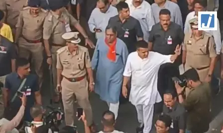 रथ यात्रा में शामिल हुए गुजरात के उपमुख्यमंत्री हर्ष संघवी, सुरक्षा व्यवस्था का लिया जायजा रथ यात्रा में शामिल हुए गुजरात के उपमुख्यमंत्री हर्ष संघवी, सुरक्षा व्यवस्था का लिया जायजा