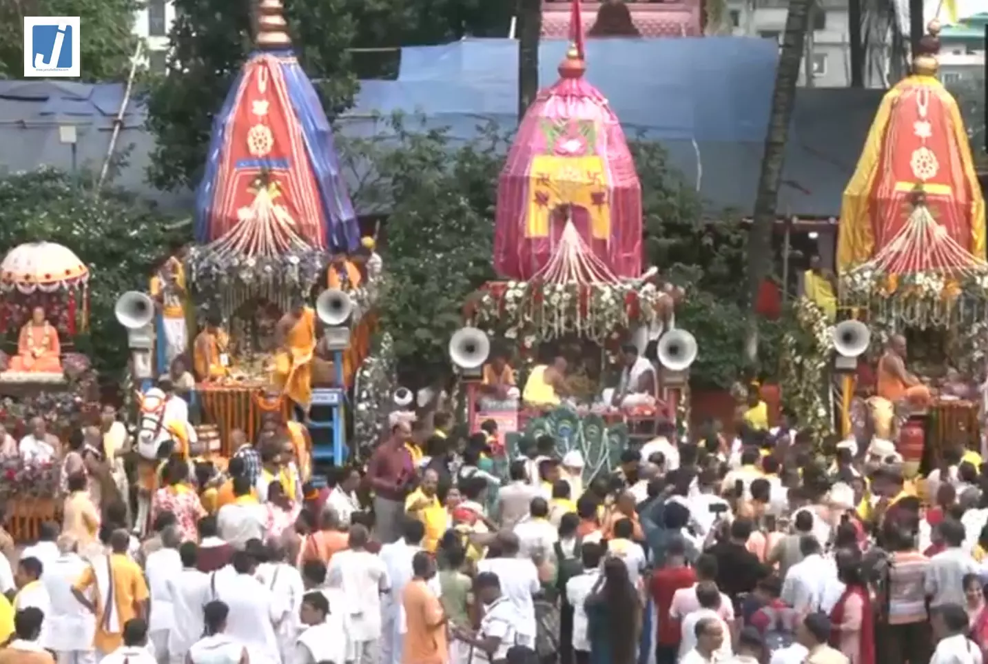 सिलीगुड़ी में धूमधाम से निकली भगवान जगन्नाथ की रथ यात्रा सिलीगुड़ी में धूमधाम से निकली भगवान जगन्नाथ की रथ यात्रा