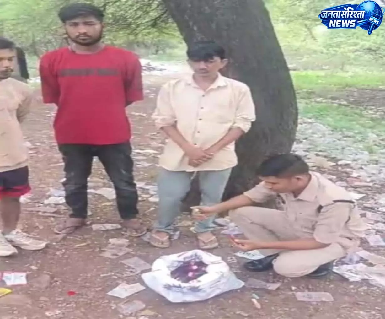 दुर्ग में अवैध शराब बिक्री करते युवक गिरफ्तार दुर्ग में अवैध शराब बिक्री करते युवक गिरफ्तार