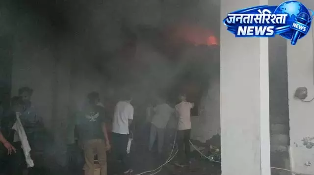 पंचकूला अग्निकांड: लाखों का माल जला, घंटों मशक्कत के बाद काबू पंचकूला अग्निकांड: लाखों का माल जला, घंटों मशक्कत के बाद काबू