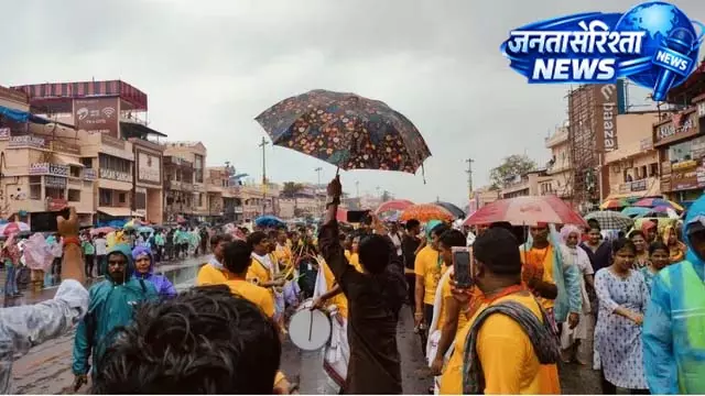 बारिश में छाते-रेनकोट की बंपर बिक्री, 5 करोड़ का कारोबार बारिश में छाते-रेनकोट की बंपर बिक्री, 5 करोड़ का कारोबार