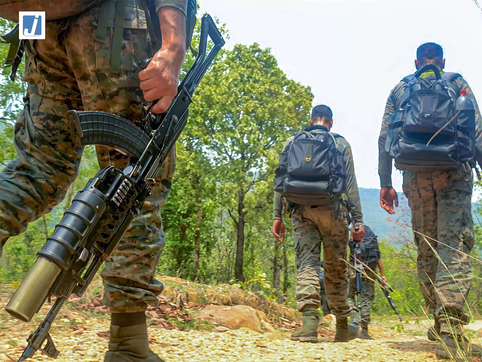 मणिपुर में सशस्त्र उपद्रवियों के खिलाफ अभियान तेज मणिपुर में सशस्त्र उपद्रवियों के खिलाफ अभियान तेज