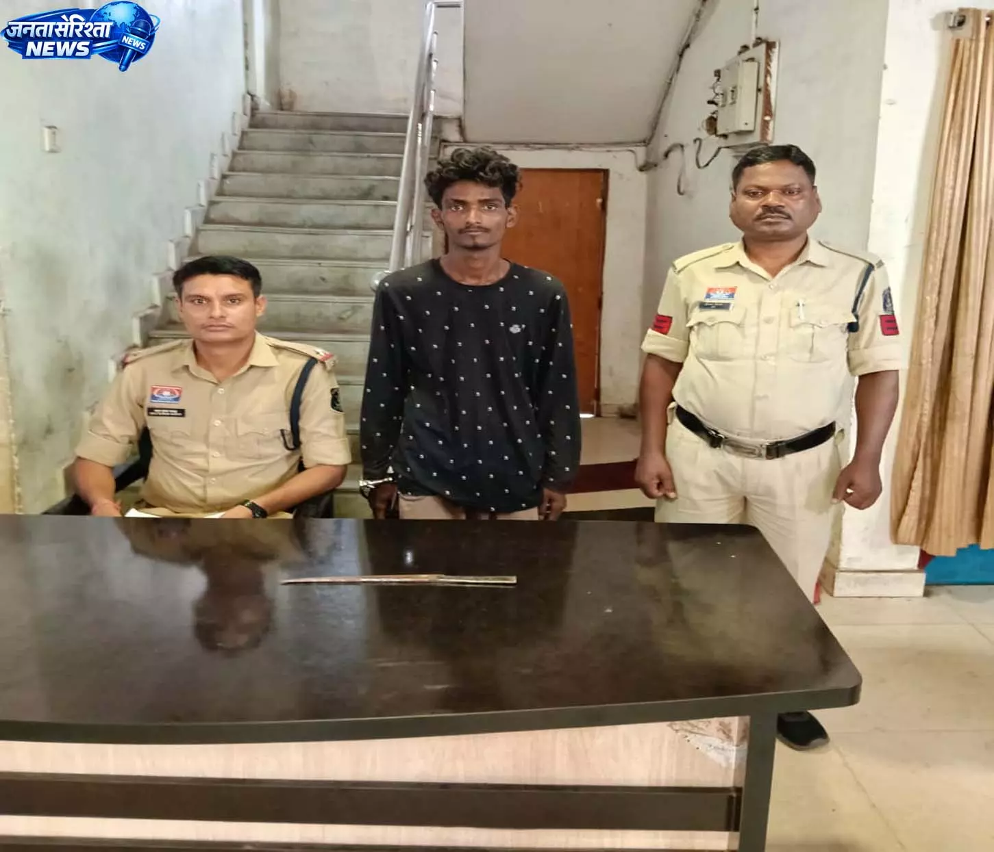 रहंगी चौक पर छुरी लहराकर लोगों को डराने वाला युवक गिरफ्तार रहंगी चौक पर छुरी लहराकर लोगों को डराने वाला युवक गिरफ्तार