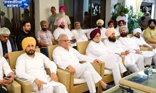 Punjab में नेतृत्व नहीं बदलेगी कांग्रेस Punjab में नेतृत्व नहीं बदलेगी कांग्रेस