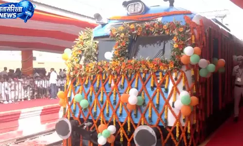 भारत की पहली हाइड्रोजन ट्रेन को PM मोदी दिखाएंगे हरी झंडी भारत की पहली हाइड्रोजन ट्रेन को PM मोदी दिखाएंगे हरी झंडी