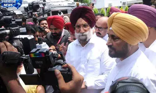 Delhi चन्नी-रंधावा ने वेणुगोपाल से की मुलाकात Delhi चन्नी-रंधावा ने वेणुगोपाल से की मुलाकात