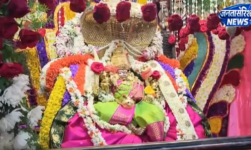 आषाढ़ के पहले शुक्रवार पर चामुंडी पहाड़ियों पर उमड़ा भक्तों का सैलाब आषाढ़ के पहले शुक्रवार पर चामुंडी पहाड़ियों पर उमड़ा भक्तों का सैलाब