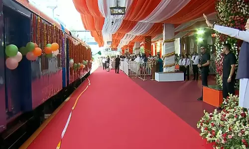 देश को मिली पहली हाइड्रोजन ट्रेन, जानें किस तकनीक से करेगी काम देश को मिली पहली हाइड्रोजन ट्रेन, जानें किस तकनीक से करेगी काम