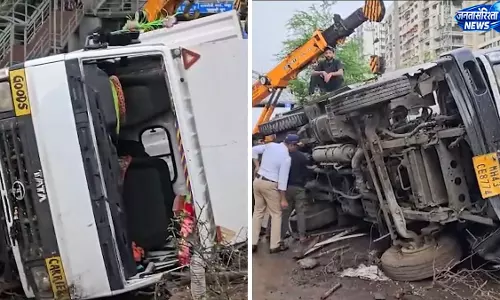 ईस्टर्न एक्सप्रेस हाईवे पर ट्रक पलटा, लगा जाम ईस्टर्न एक्सप्रेस हाईवे पर ट्रक पलटा, लगा जाम