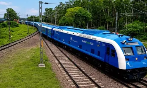 हाइड्रोजन ट्रेन, रेलवे को आधुनिक बनाने के पीएम मोदी के विजन का अहम हिस्सा : अश्विनी वैष्णव हाइड्रोजन ट्रेन, रेलवे को आधुनिक बनाने के पीएम मोदी के विजन का अहम हिस्सा : अश्विनी वैष्णव