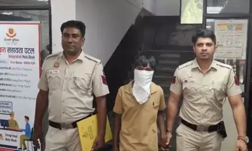 दिल्ली पुलिस ने अवैध हथियारों के साथ दो लोगों को किया गिरफ्तार दिल्ली पुलिस ने अवैध हथियारों के साथ दो लोगों को किया गिरफ्तार