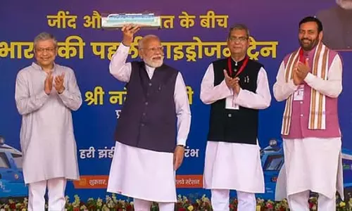 विकास की नई पटरी पर चल रहा हरियाणा, जींद में पीएम मोदी ने 14,700 करोड़ की परियोजनाओं का किया उद्घाटन और शिलान्यास विकास की नई पटरी पर चल रहा हरियाणा, जींद में पीएम मोदी ने 14,700 करोड़ की परियोजनाओं का किया उद्घाटन और शिलान्यास