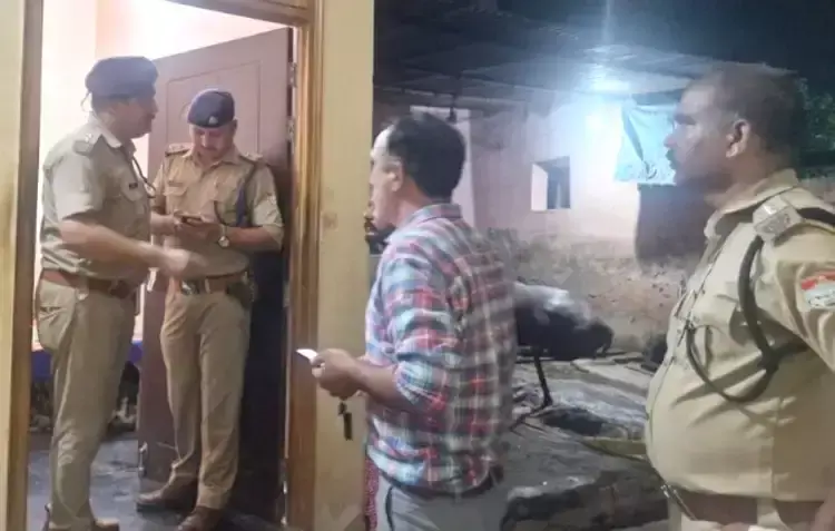 Haridwar: प्रधान पति की तलाश में पुलिस की दबिश, भाई को गोली मारने का आरोप Haridwar: प्रधान पति की तलाश में पुलिस की दबिश, भाई को गोली मारने का आरोप