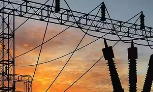 heat में बिजली कटौती से बेहाल जनता, बिजली घर पर प्रदर्शन heat में बिजली कटौती से बेहाल जनता, बिजली घर पर प्रदर्शन