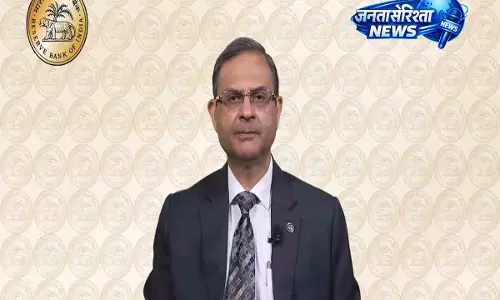 RBI गवर्नर बोले- वैश्विक उतार-चढ़ाव के बीच मजबूत बनी हुई है देश की अर्थव्यवस्था RBI गवर्नर बोले- वैश्विक उतार-चढ़ाव के बीच मजबूत बनी हुई है देश की अर्थव्यवस्था