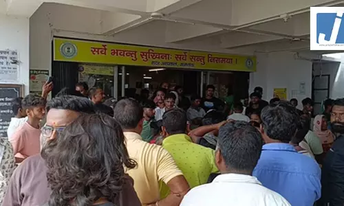प्रसूता और नवजात की मौत के बाद अस्पताल में तोड़फोड़, विरोध में हड़ताल पर डॉक्टर