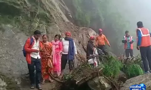 केदारनाथ यात्रा मार्ग पर लैंडस्लाइड, Chhodi के पास रास्ता बंद केदारनाथ यात्रा मार्ग पर लैंडस्लाइड, Chhodi के पास रास्ता बंद