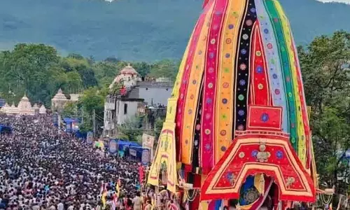 तांत्रिक पूजा को दर्शाता भव्य रथ तांत्रिक पूजा को दर्शाता भव्य रथ