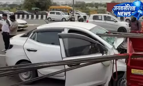द्वारका एक्सप्रेसवे पर दर्दनाक हादसा, सरिया लदे टेंपो से टकराई कार; चालक की मौत द्वारका एक्सप्रेसवे पर दर्दनाक हादसा, सरिया लदे टेंपो से टकराई कार; चालक की मौत