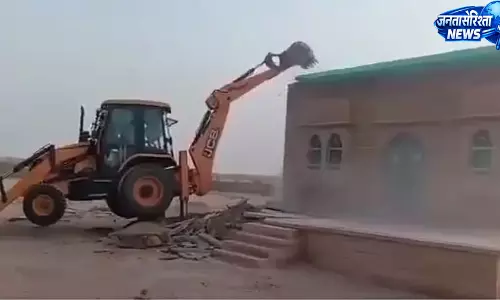 सीमा क्षेत्र में प्रशासन की कार्रवाई, छह अवैध निर्माण हटाए गए सीमा क्षेत्र में प्रशासन की कार्रवाई, छह अवैध निर्माण हटाए गए