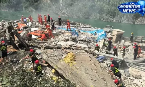 बारिश बनी आफत, चीन में धंसीं रिहायशी इमारतें; राहत अभियान जारी बारिश बनी आफत, चीन में धंसीं रिहायशी इमारतें; राहत अभियान जारी