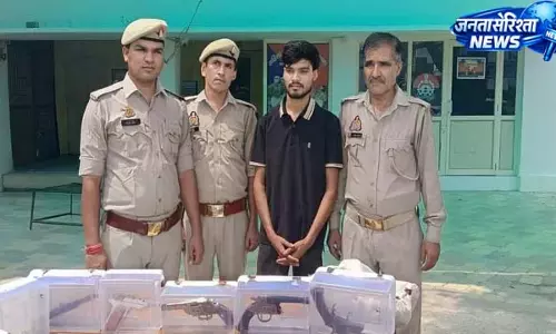 मेरठ में मिले अवैध हथियार, हेड कांस्टेबल समेत दो पर शक मेरठ में मिले अवैध हथियार, हेड कांस्टेबल समेत दो पर शक