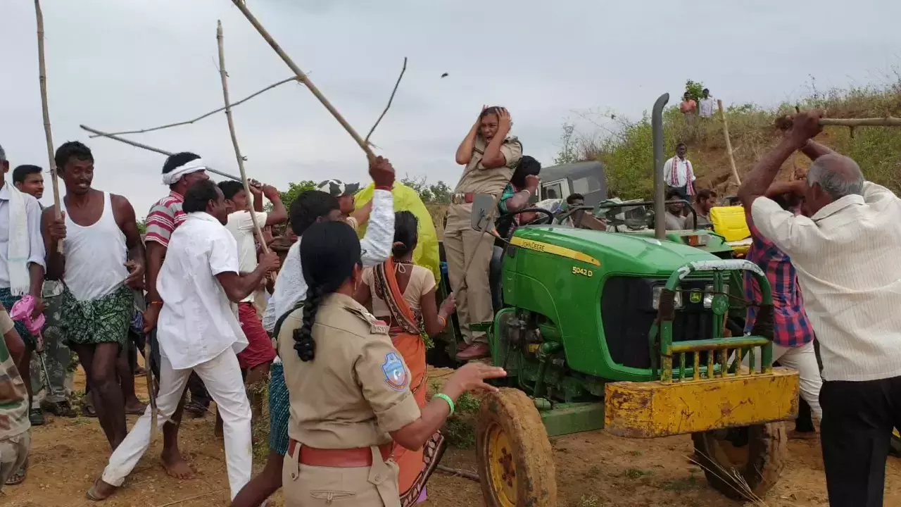 Telangana: वन कर्मियों पर हमले के लिए आठ लोगों को छह महीने की जेल की सज़ा Telangana: वन कर्मियों पर हमले के लिए आठ लोगों को छह महीने की जेल की सज़ा