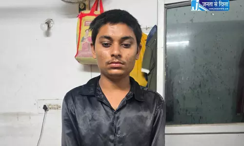 आमापारा में धारदार चाकू के साथ अपराधी गिरफ्तार आमापारा में धारदार चाकू के साथ अपराधी गिरफ्तार