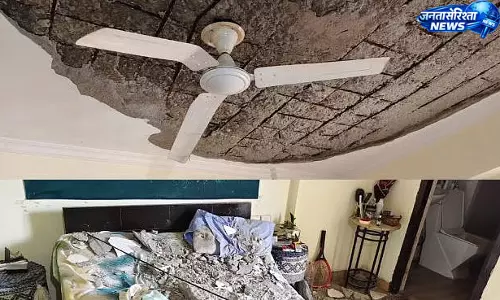 Noida : गार्डेनिया गेटवे सोसाइटी में हादसा टला, फ्लैट की छत का बड़ा हिस्सा गिरा Noida : गार्डेनिया गेटवे सोसाइटी में हादसा टला, फ्लैट की छत का बड़ा हिस्सा गिरा
