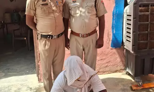 Sirsa: फर्जी नोट कारोबार पर शिकंजा, हिस्ट्रीशीटर पुलिस के हत्थे चढ़ा Sirsa: फर्जी नोट कारोबार पर शिकंजा, हिस्ट्रीशीटर पुलिस के हत्थे चढ़ा