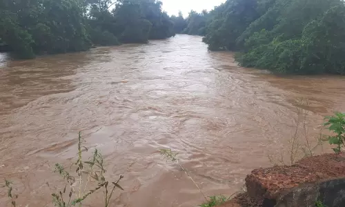 Cuttack में लगातार बारिश से सपुआ नदी उफान पर, अथागढ़ में बाढ़ का खतरा बढ़ा