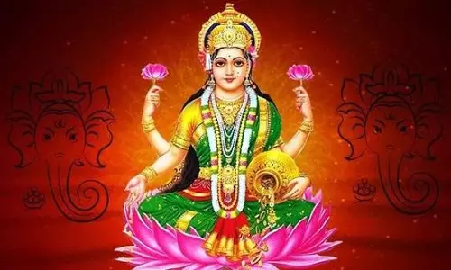 देवी लक्ष्मी को प्रिय हैं ये 4 आदतें, अपनाने से घर में बरसेगी सुख-समृद्धि