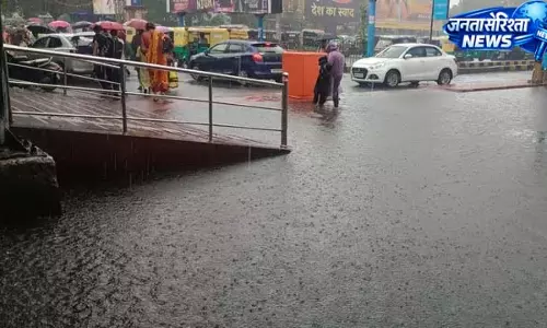 चंद घंटों की बारिश ने खोली ड्रेनेज सिस्टम की पोल चंद घंटों की बारिश ने खोली ड्रेनेज सिस्टम की पोल