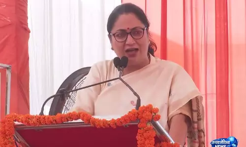 दिल्ली की हर विधानसभा को 100 करोड़, CM रेखा गुप्ता का बड़ा ऐलान दिल्ली की हर विधानसभा को 100 करोड़, CM रेखा गुप्ता का बड़ा ऐलान