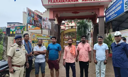 रायपुर में स्कूली बच्चों की सुरक्षा को लेकर यातायात पुलिस सख्त रायपुर में स्कूली बच्चों की सुरक्षा को लेकर यातायात पुलिस सख्त