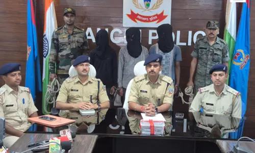 12 घंटे में सुलझा बच्ची के अपहरण का मामला, तीन आरोपी गिरफ्तार 12 घंटे में सुलझा बच्ची के अपहरण का मामला, तीन आरोपी गिरफ्तार