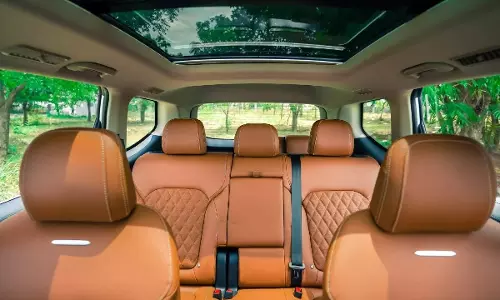 2027 में आएगी MG की 7-सीटर इलेक्ट्रिक SUV, 69kWh बैटरी से मिलेगी पावर 2027 में आएगी MG की 7-सीटर इलेक्ट्रिक SUV, 69kWh बैटरी से मिलेगी पावर